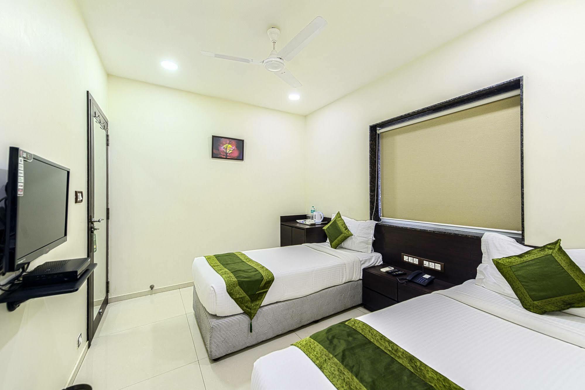 Oyo 16703 Hotel The Platinum Calcutta Exteriör bild